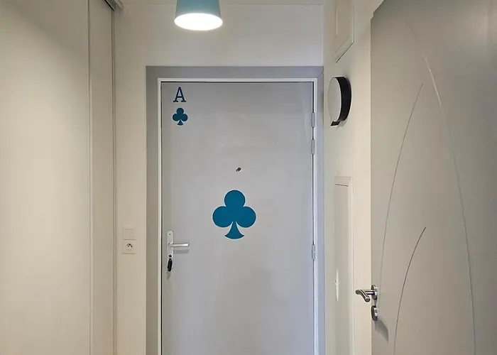 Pop Art Casino Vibe! Груиссан