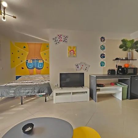Pop Art Casino Vibe! Apartment Gruissan